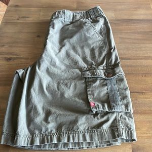 Tony Hawk Men’s Kaki Green Cargo Shorts Size 38